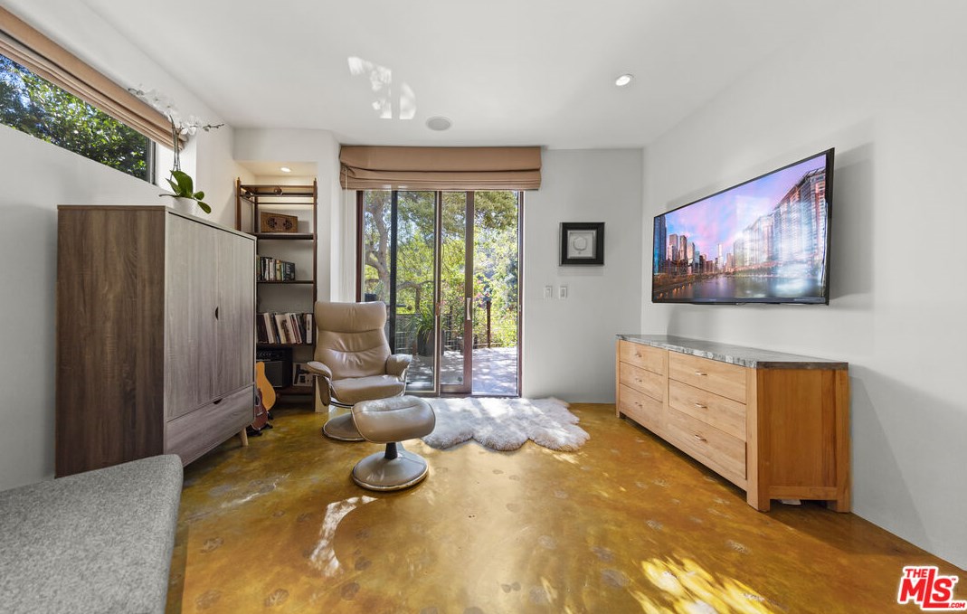 3110 Deronda Dr, Los Angeles CA  90068-1608 exterior
