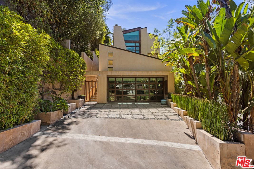 3110 Deronda Dr, Los Angeles CA  90068-1608 exterior