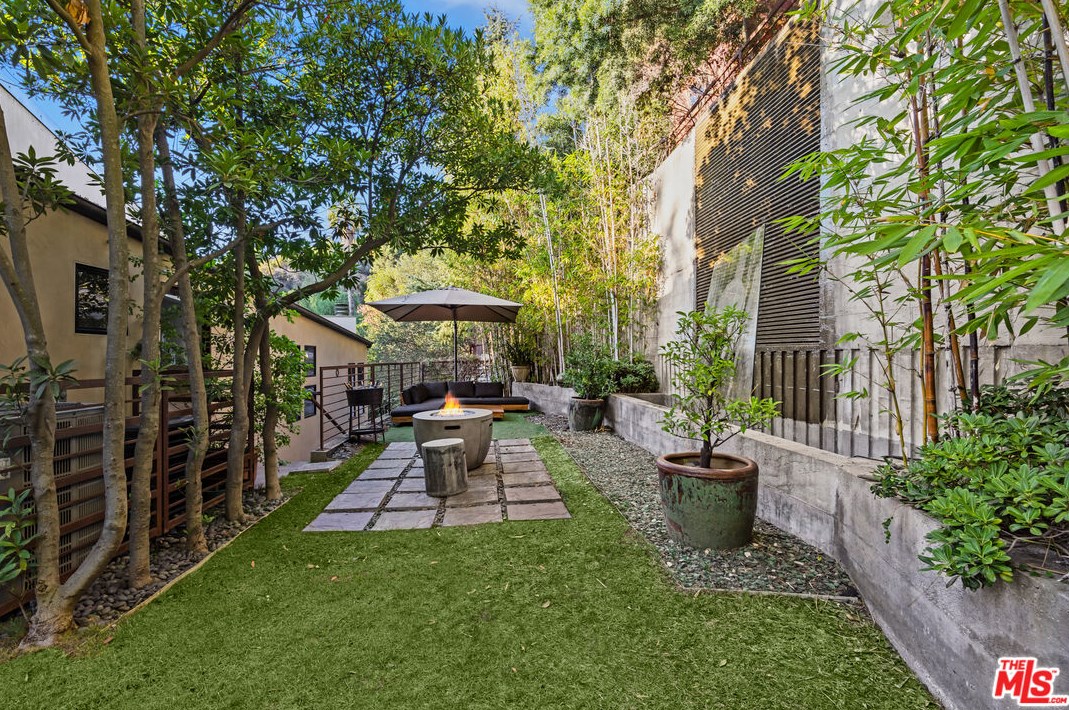 3110 Deronda Dr, Los Angeles CA  90068-1608 exterior