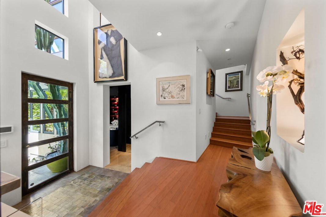 3110 Deronda Dr, Los Angeles CA  90068-1608 exterior