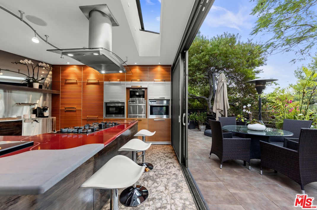 3110 Deronda Dr, Los Angeles CA  90068-1608 exterior