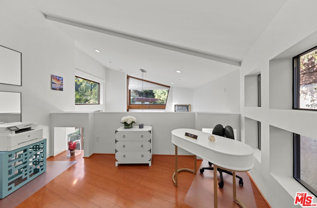 3110 Deronda Dr, Los Angeles CA  90068-1608 exterior