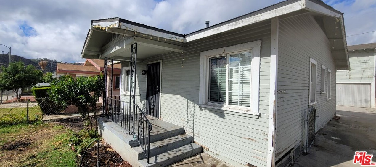 2659 Thorpe Ave, Los Angeles CA  90065-1127 exterior