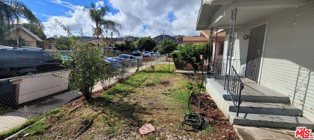 2659 Thorpe Ave, Los Angeles CA  90065-1127 exterior