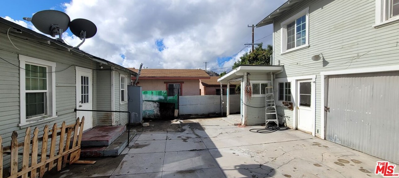 2659 Thorpe Ave, Los Angeles CA  90065-1127 exterior