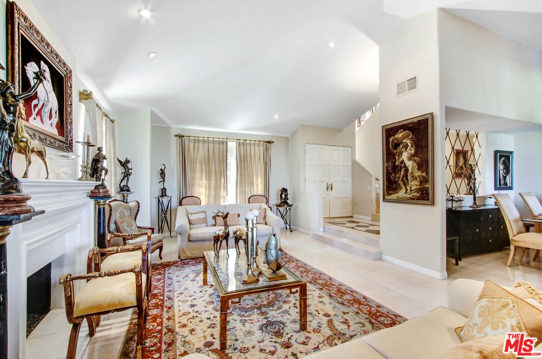 12535 Promontory Rd, Los Angeles CA  90049-6814 exterior