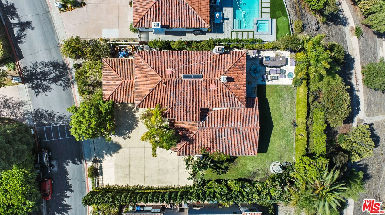12535 Promontory Rd, Los Angeles CA  90049-6814 exterior