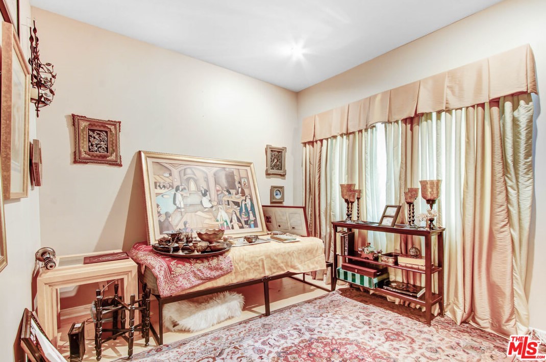 12535 Promontory Rd, Los Angeles CA  90049-6814 exterior