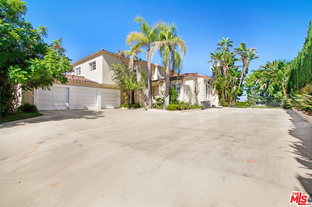 12535 Promontory Rd, Los Angeles CA  90049-6814 exterior