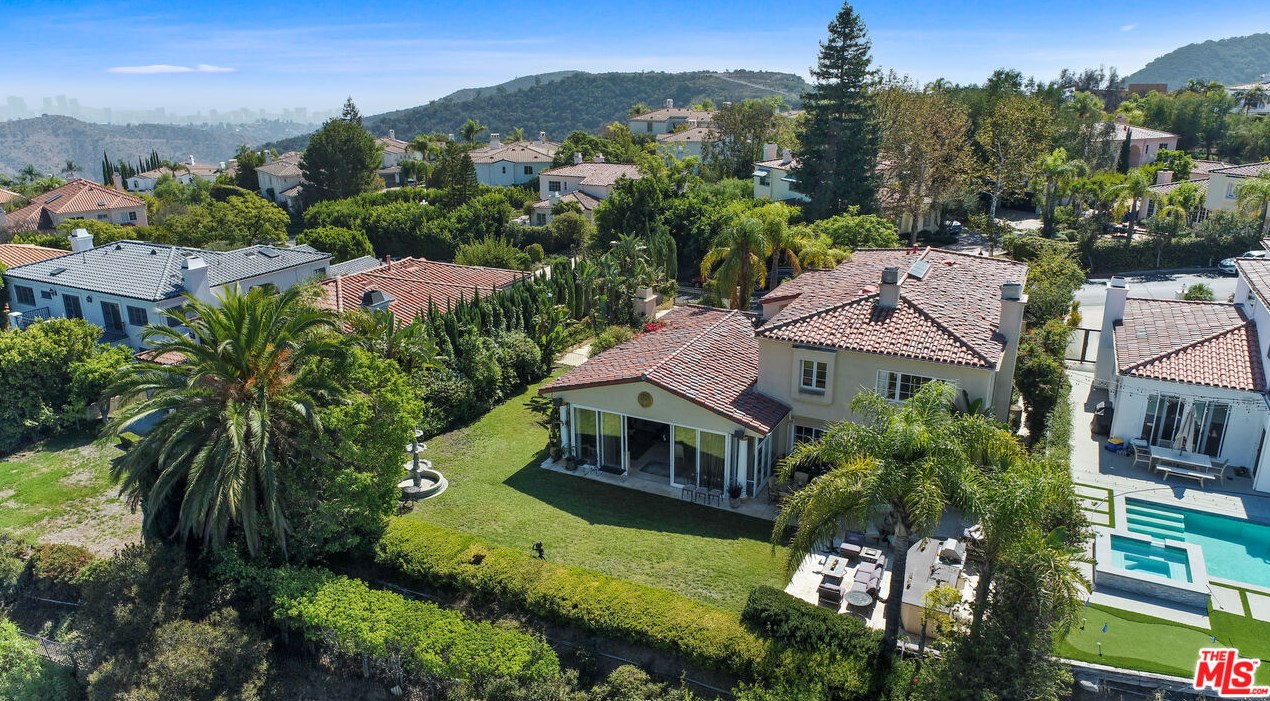 12535 Promontory Rd, Los Angeles CA  90049-6814 exterior