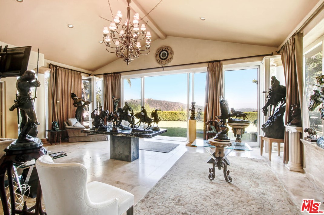 12535 Promontory Rd, Los Angeles CA  90049-6814 exterior