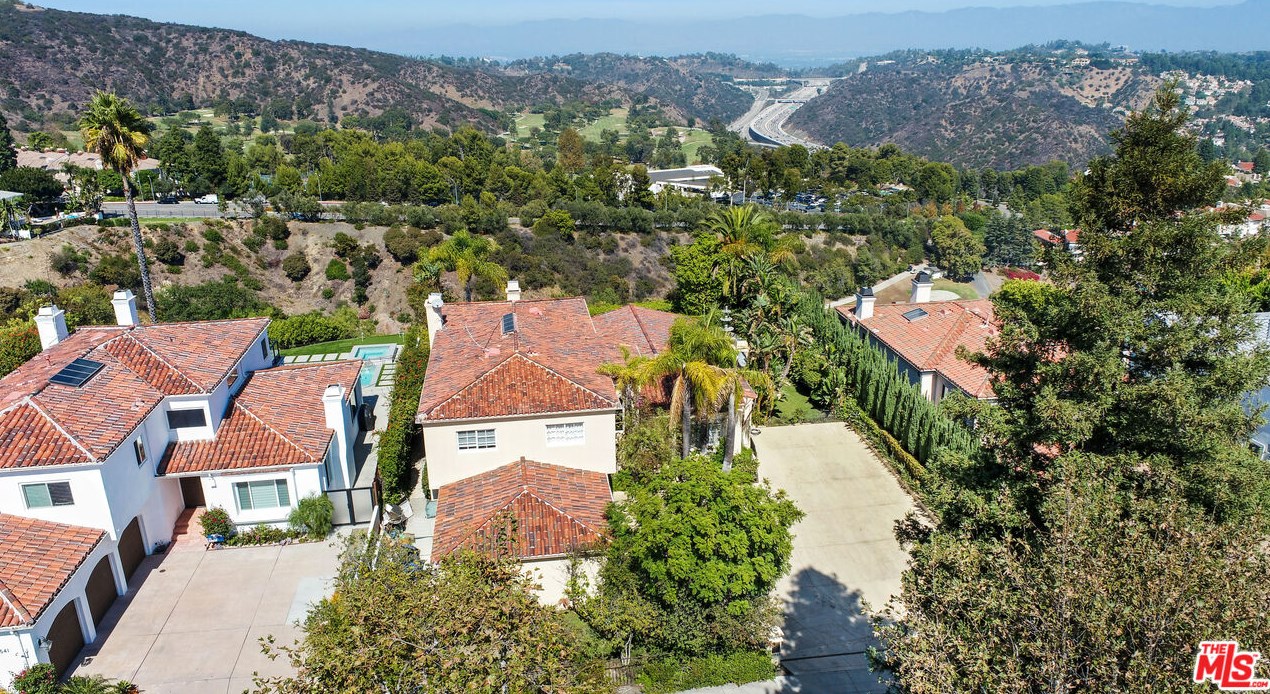 12535 Promontory Rd, Los Angeles CA  90049-6814 exterior