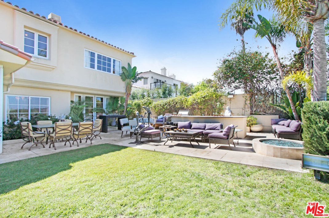 12535 Promontory Rd, Los Angeles CA  90049-6814 exterior