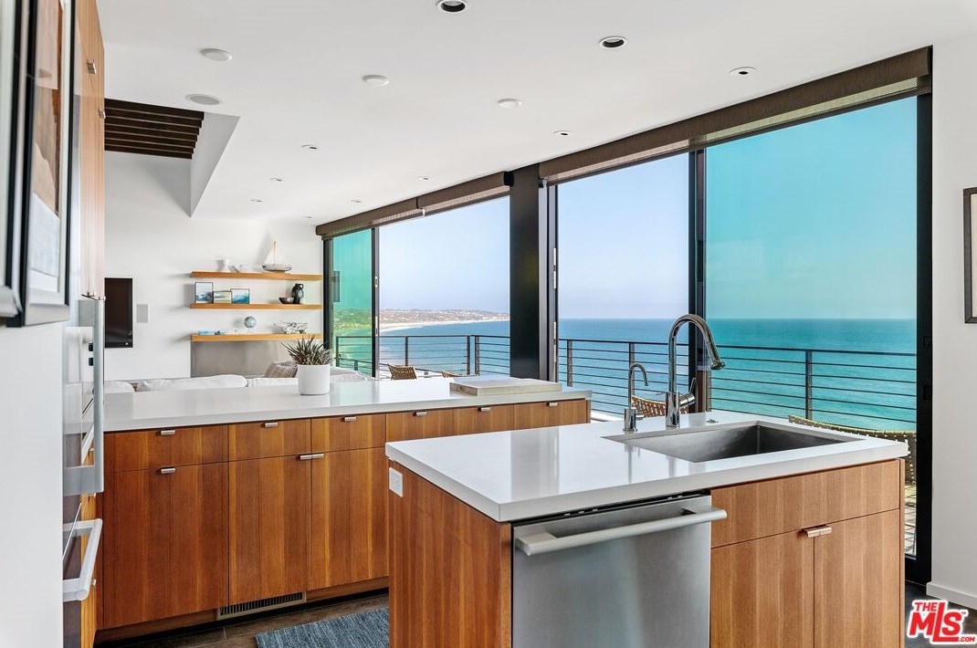 31478 Broad Bch Rd, Malibu CA  90265-2669 exterior