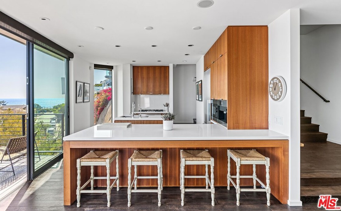 31478 Broad Bch Rd, Malibu CA  90265-2669 exterior