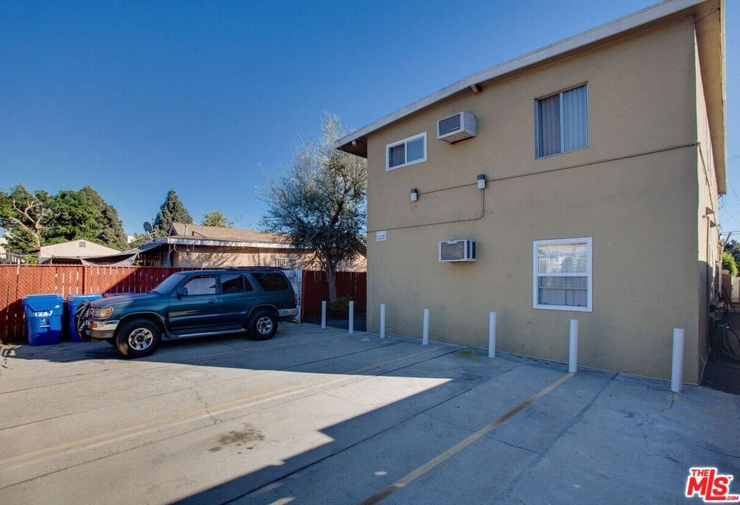 1245 40th Pl, Los Angeles CA 90011-2759 exterior