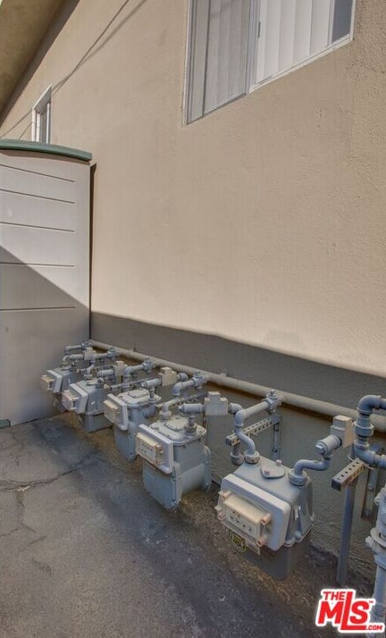 1245 40th Pl, Los Angeles CA 90011-2759 exterior