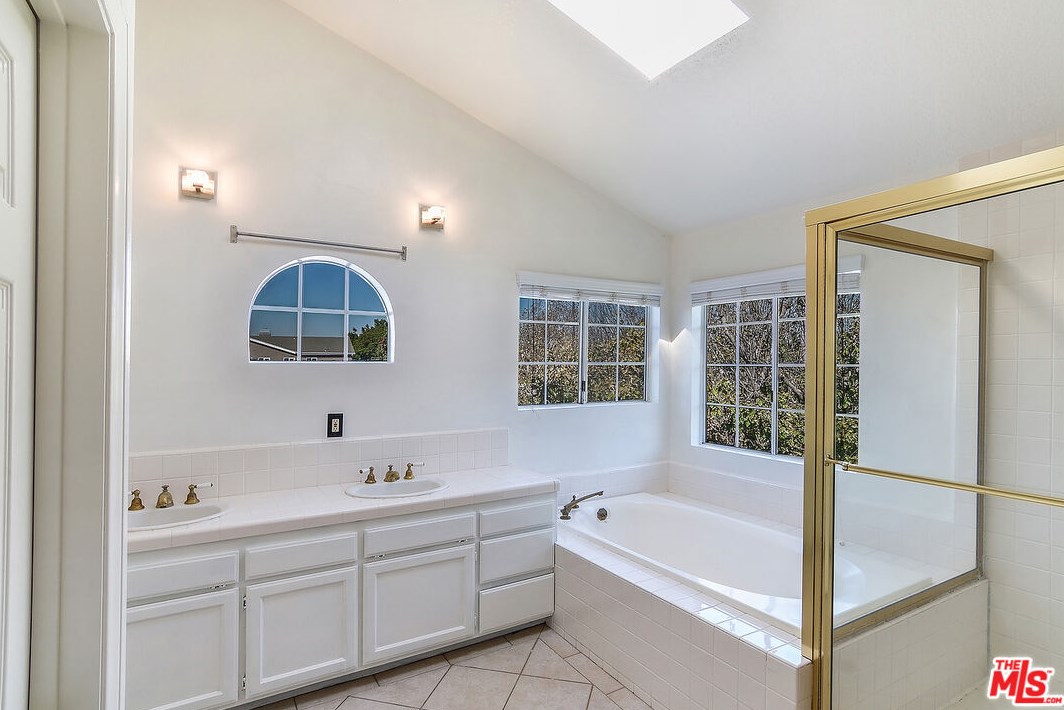 6453 Nancy St, Los Angeles CA  90045-1249 exterior