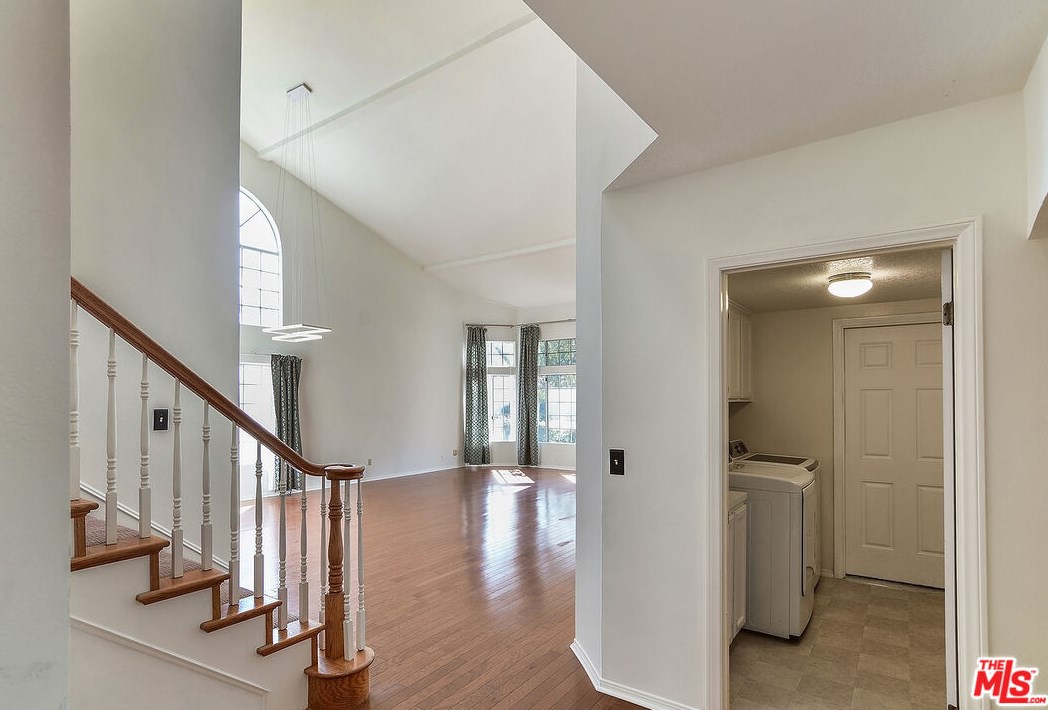 6453 Nancy St, Los Angeles CA  90045-1249 exterior