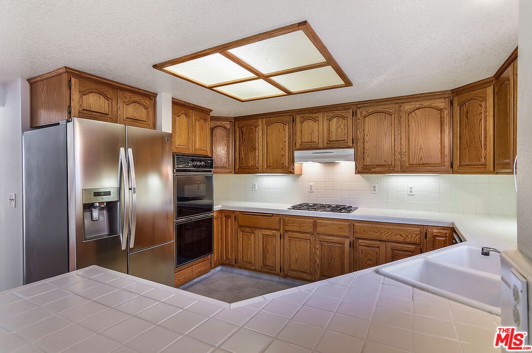 6453 Nancy St, Los Angeles CA  90045-1249 exterior