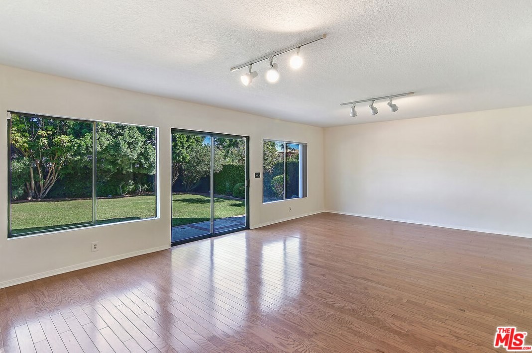 6453 Nancy St, Los Angeles CA  90045-1249 exterior
