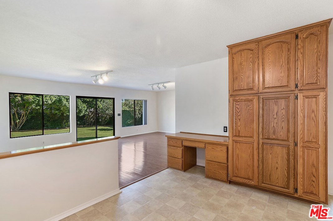 6453 Nancy St, Los Angeles CA  90045-1249 exterior