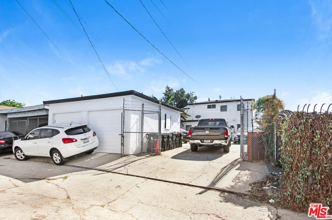 313 Union Ave, Los Angeles CA  90026-5445 exterior