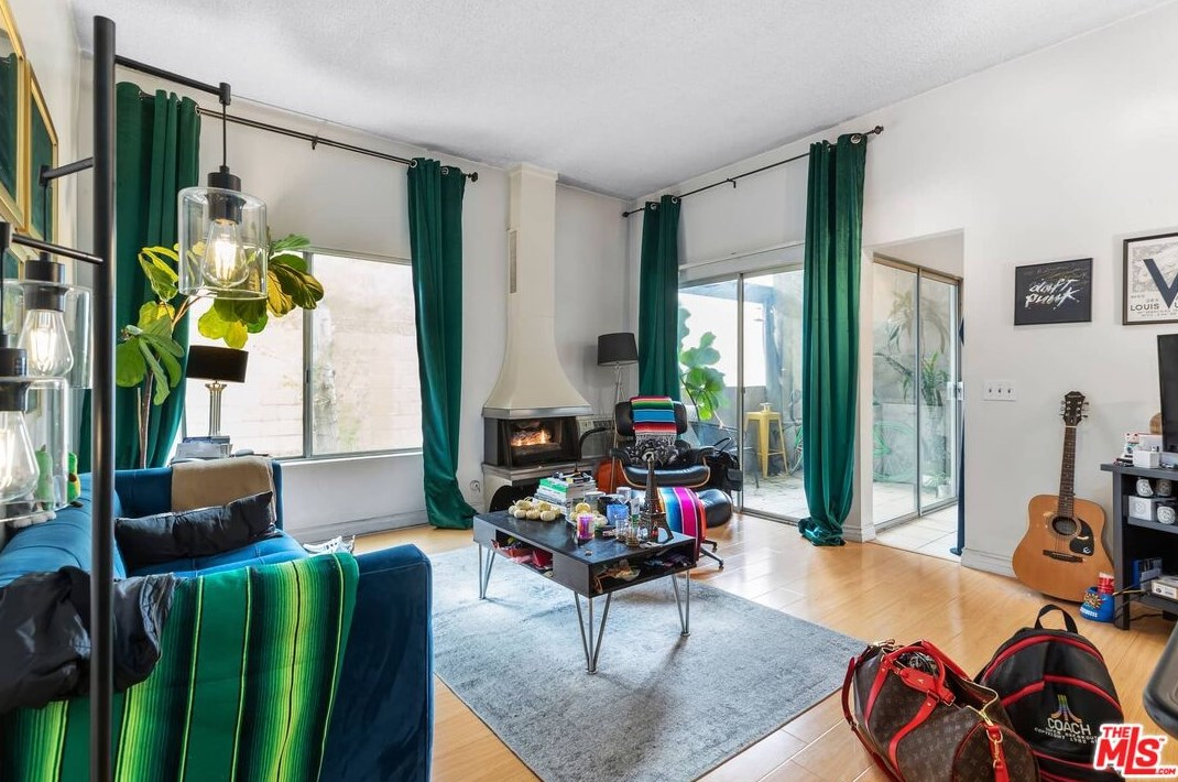 1114 Kings Rd, Los Angeles CA  90069-5471 exterior