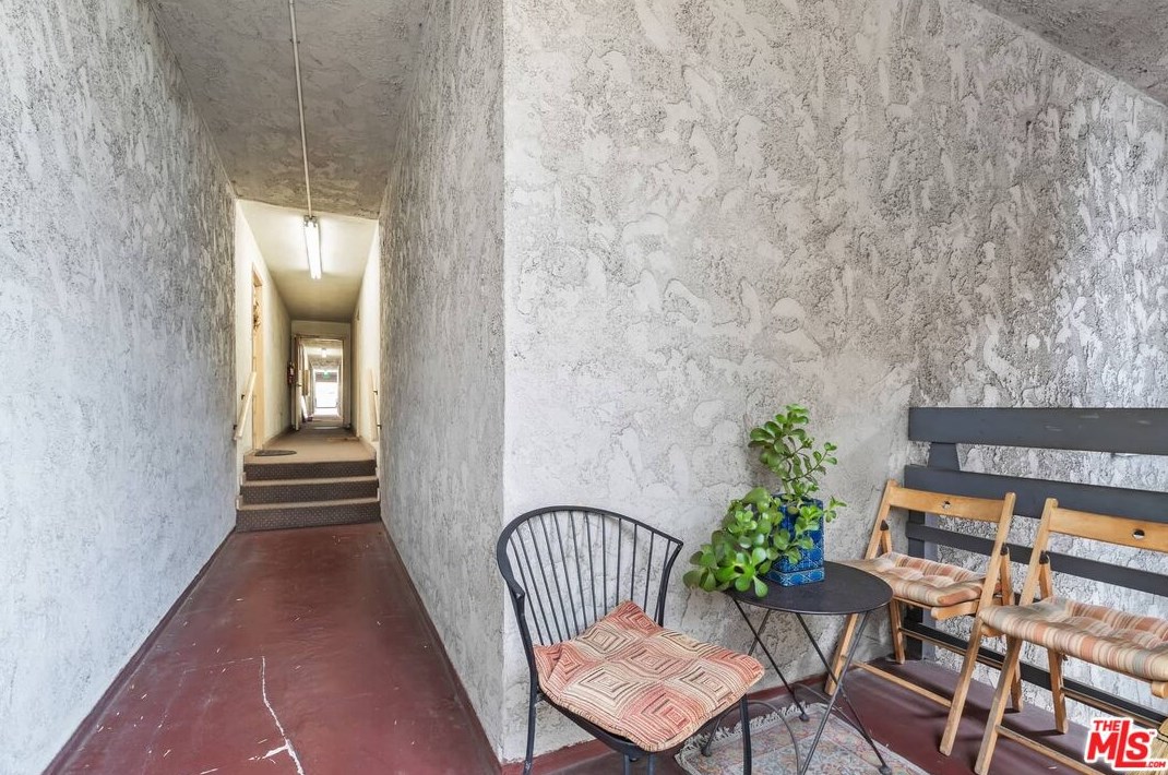 1114 Kings Rd, Los Angeles CA  90069-5471 exterior