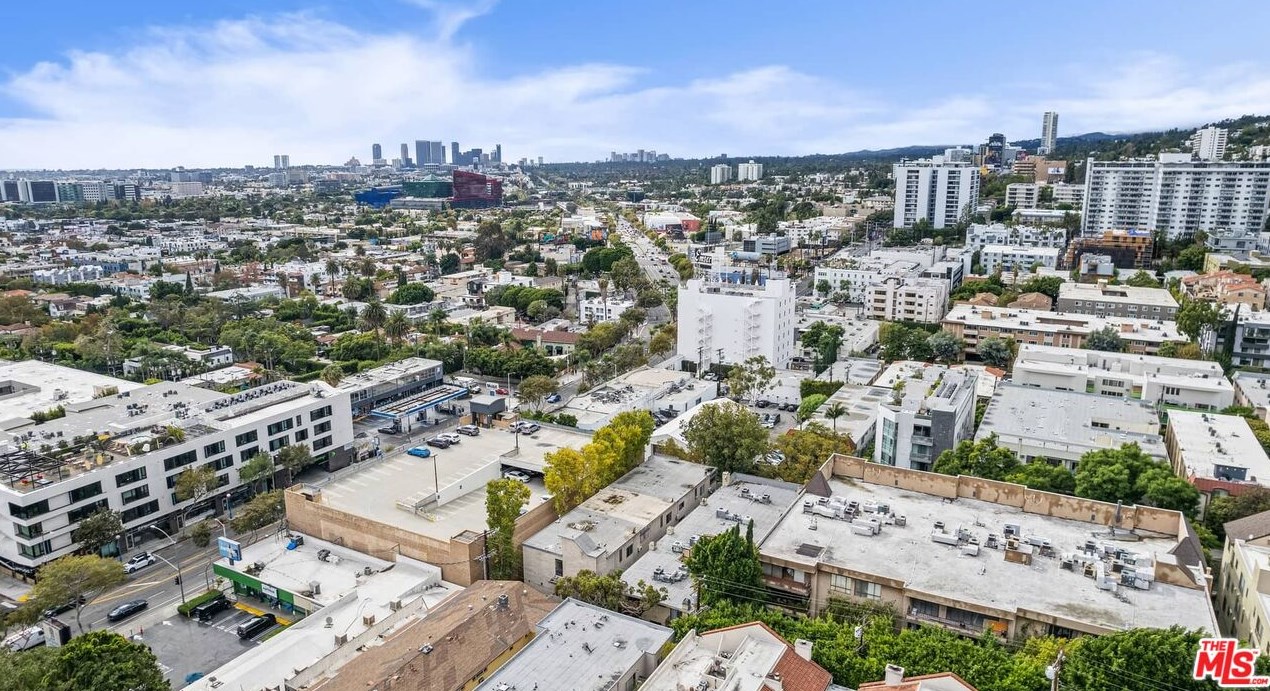 1114 Kings Rd, Los Angeles CA  90069-5471 exterior