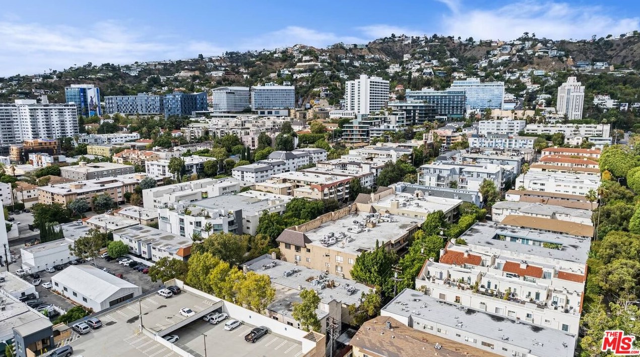 1114 Kings Rd, Los Angeles CA  90069-5471 exterior