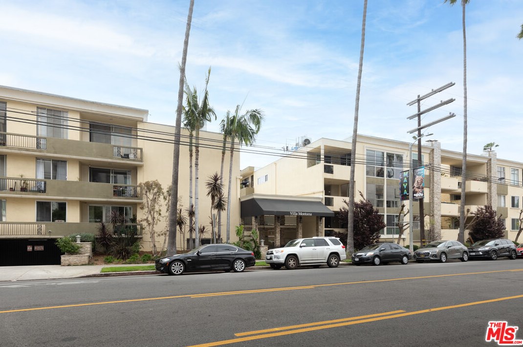 11970 Montana Ave, Los Angeles CA  90049-5034 exterior