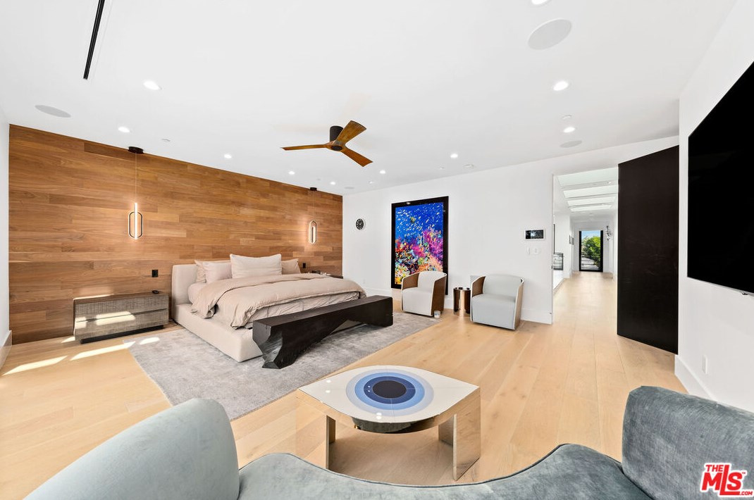 2739 Oakhurst Ave, Los Angeles CA  90034-1850 exterior