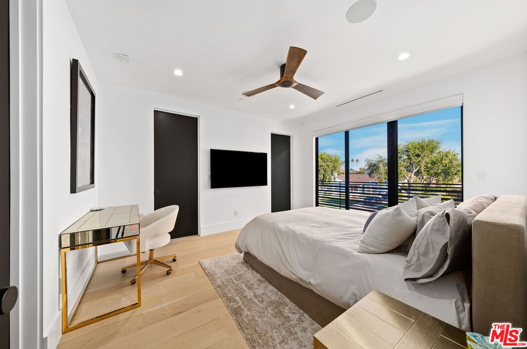 2739 Oakhurst Ave, Los Angeles CA  90034-1850 exterior