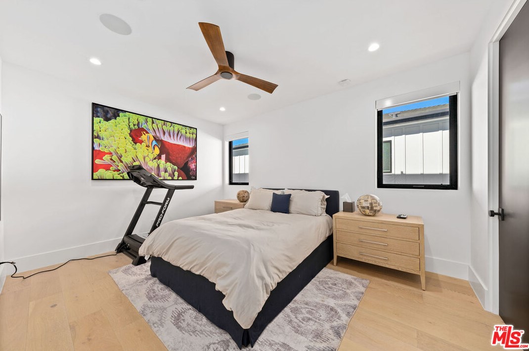 2739 Oakhurst Ave, Los Angeles CA  90034-1850 exterior