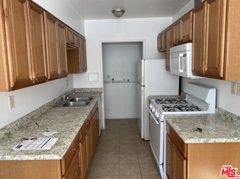 3843 Wade St, Los Angeles CA  90066-4203 exterior