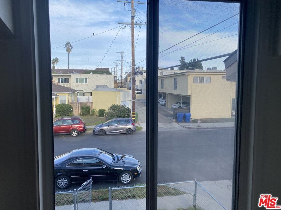 3843 Wade St, Los Angeles CA  90066-4203 exterior