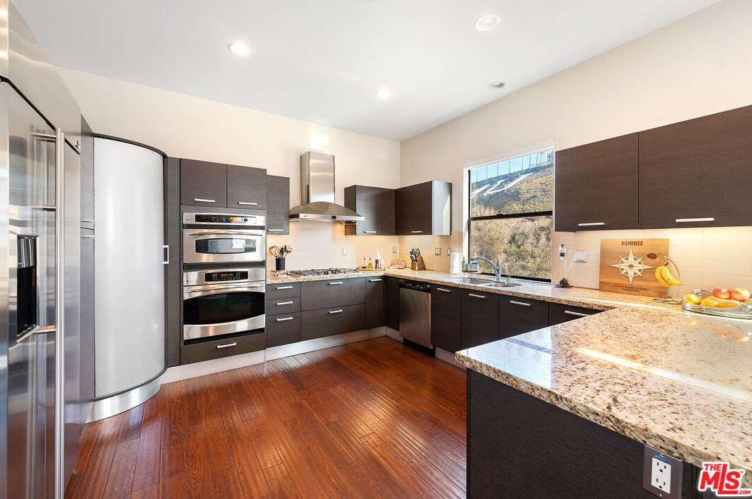 6411 Dawn Crk, Los Angeles CA  90094-2376 exterior