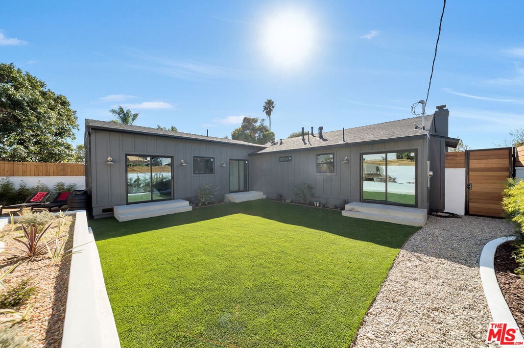 8806 Bleriot Ave, Los Angeles CA  90045-4108 exterior