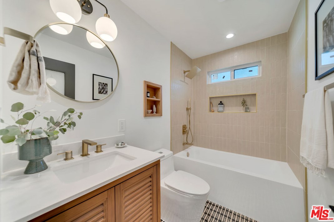 8806 Bleriot Ave, Los Angeles CA  90045-4108 exterior