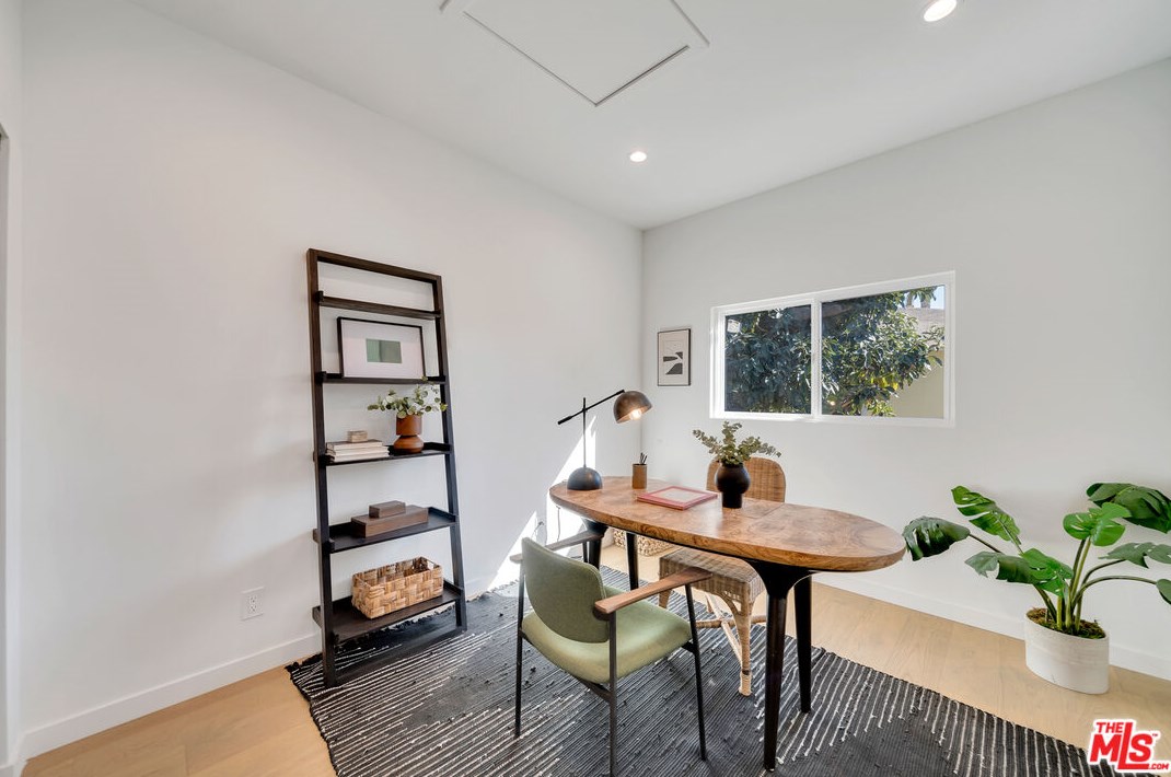 8806 Bleriot Ave, Los Angeles CA  90045-4108 exterior