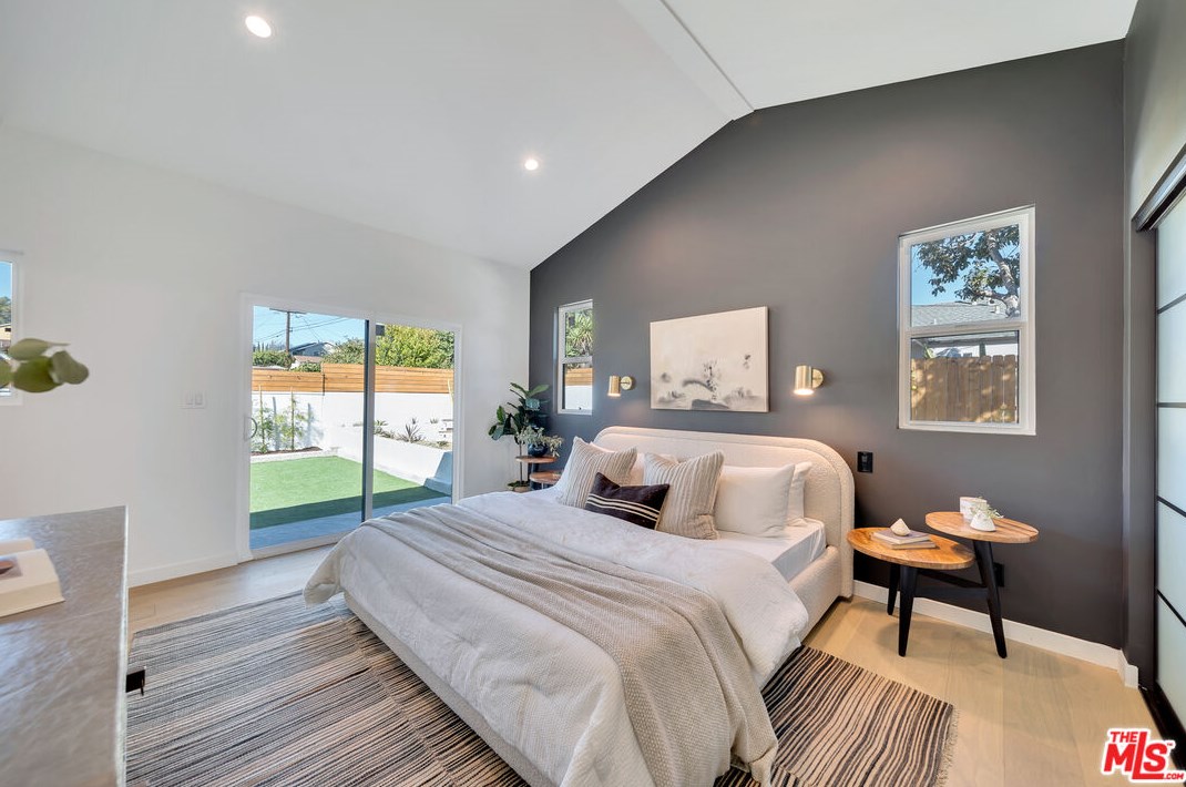 8806 Bleriot Ave, Los Angeles CA  90045-4108 exterior