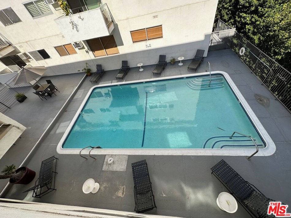 960 Larrabee St, Los Angeles CA  90069-3919 exterior