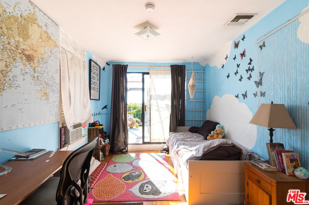 4334 Finley Ave, Los Angeles CA  90027-2812 exterior