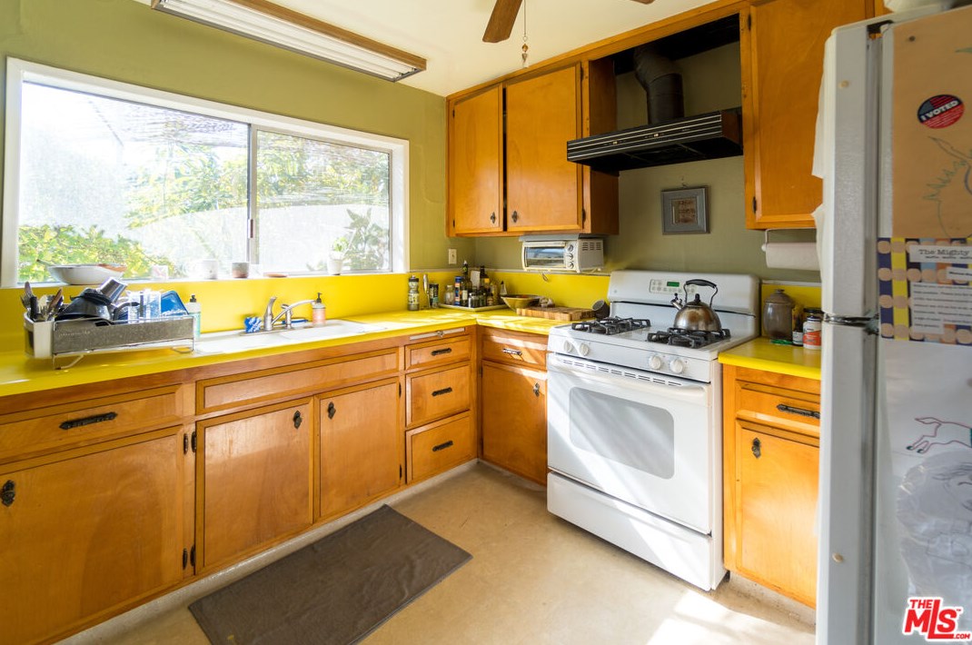 4334 Finley Ave, Los Angeles CA  90027-2812 exterior