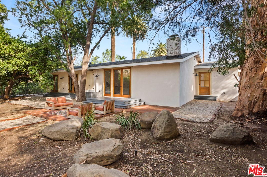 10509 Andora Ave, Chatsworth CA  91311-2004 exterior