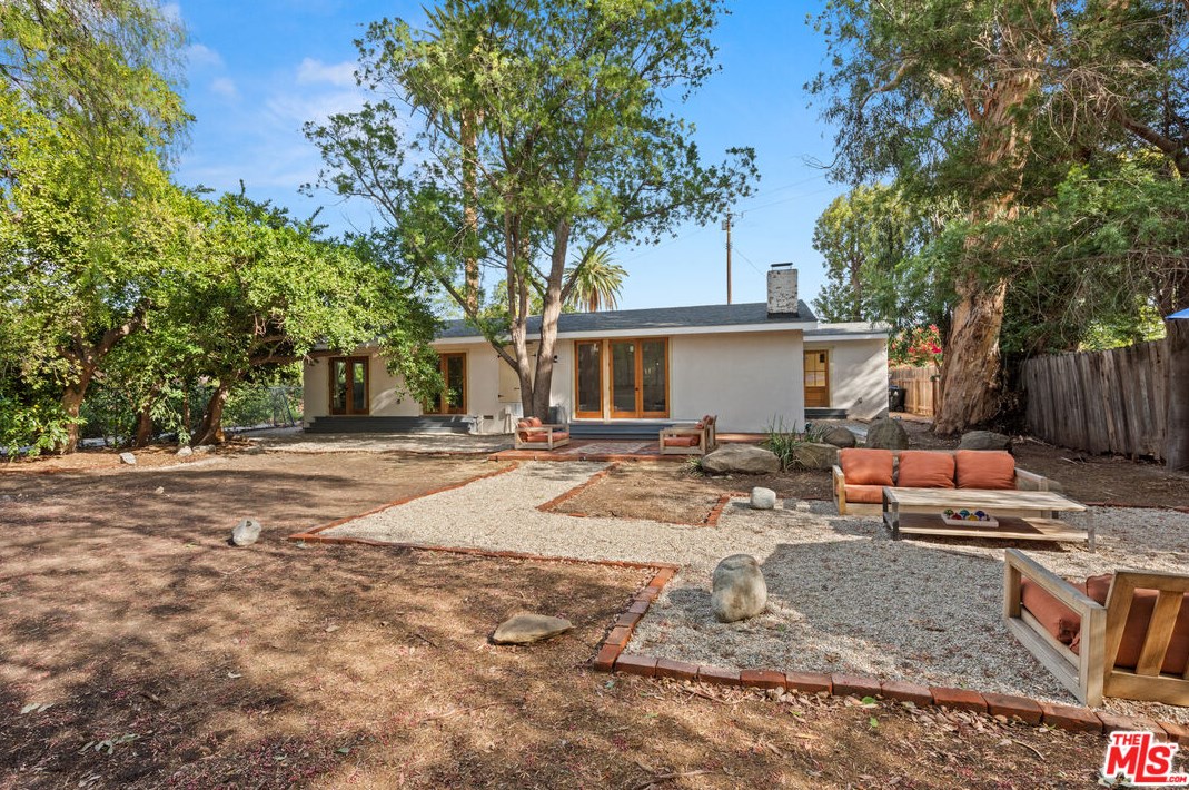 10509 Andora Ave, Chatsworth CA  91311-2004 exterior