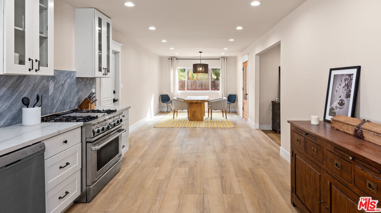 10509 Andora Ave, Chatsworth CA  91311-2004 exterior