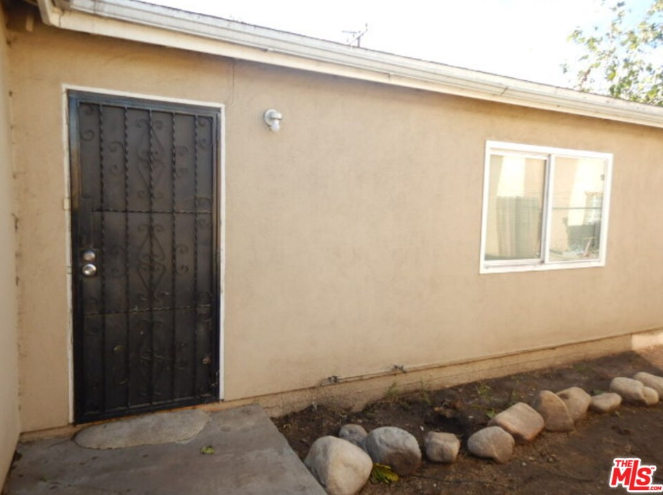 1240 94th St, Los Angeles CA  90044-1917 exterior