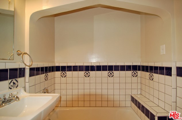 4451 Clarissa Ave, Los Angeles CA  90027-2817 exterior